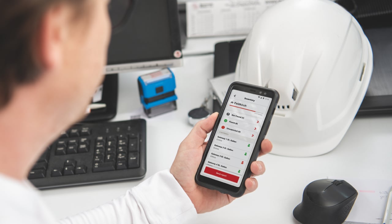 Shot van de ON!Track-app op een smartphone