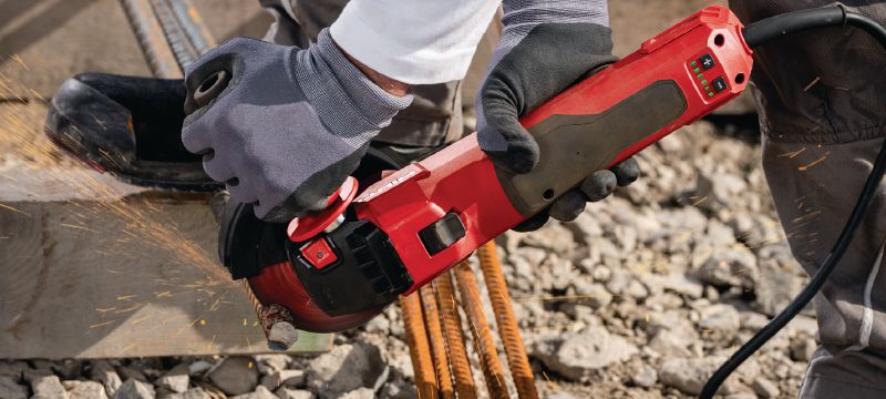 AG 125-20SE haakse slijper Krachtige 2000W haakse slijper met variabele snelheid en glijschakelaar, voor snijden en slijpen in metaal, beton en metselwerk met schijven tot 125 mm Toepassingen 1