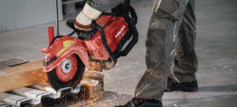 DSH 700-22 ATC Doorslijper op accu (300 mm) Veelzijdige doorslijper op accu met achterste handgreep voor het snijden tot 120 mm met 300 mm bladen in beton, metselwerk en metaal (Nuron-accuplatform) Toepassingen 1