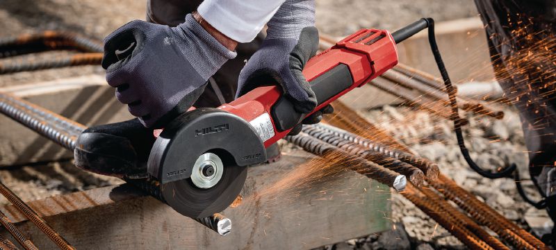 AG 150-20D haakse slijper Borstelloze 2000W haakse slijper met dodemansschakelaar voor het doorslijpen en slijpen in metaal, beton en metselwerk met schijven tot 150 mm Toepassingen 1